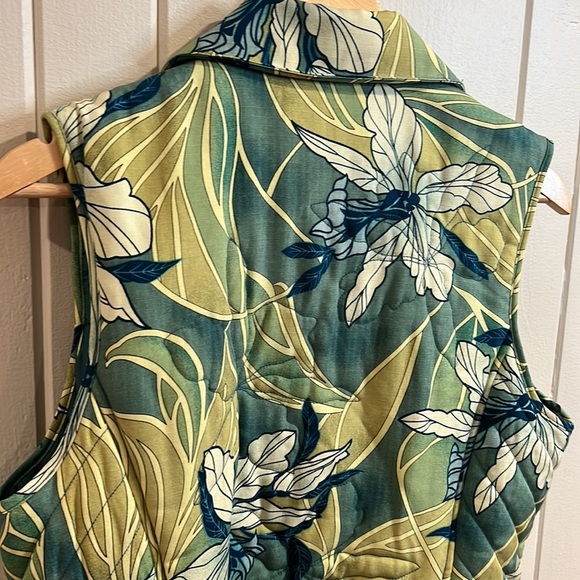 Tommy Bahama Vest Green and Yellow Flower pattern great for summer - Picture 5 of 8